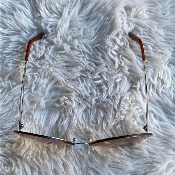 Victoria Beckham Stylish Gold Sunglasses - Picture 3 of 9